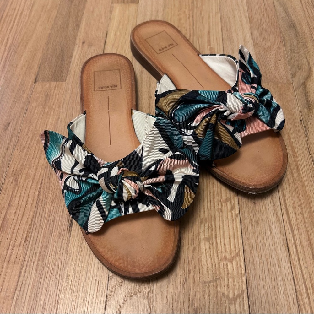 Dolce Vita patterned bow sandals, size 8